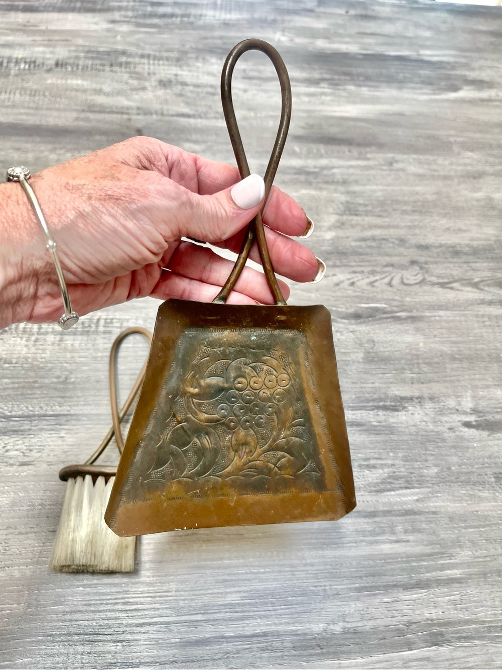 Brass Counter Crumb sweep with Floral Motif - Brown Brass
